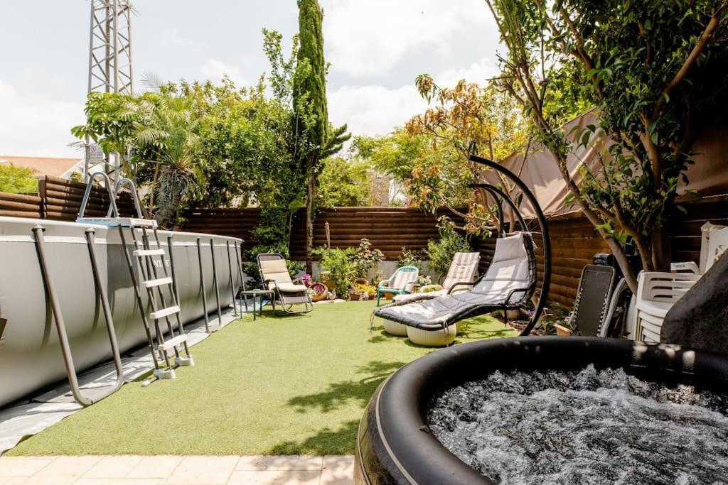 Charming Unit With Pool And Great Amenities Lägenhet Rishon LeZion Exteriör bild