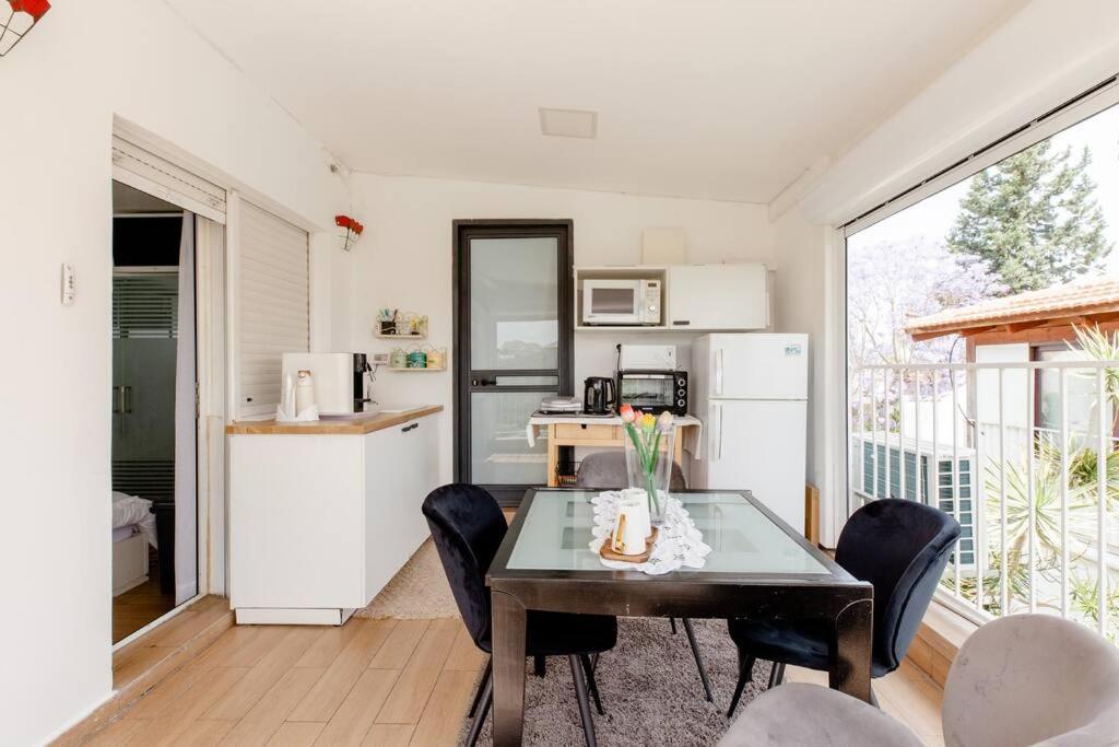 Charming Unit With Pool And Great Amenities Lägenhet Rishon LeZion Exteriör bild