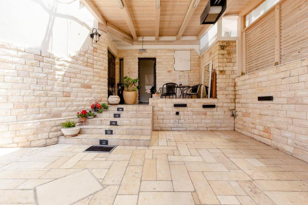 Charming Unit With Pool And Great Amenities Lägenhet Rishon LeZion Exteriör bild