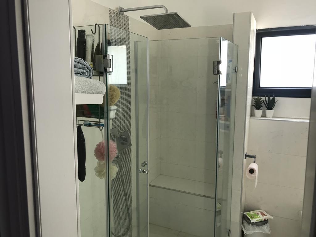 Charming Unit With Pool And Great Amenities Lägenhet Rishon LeZion Exteriör bild