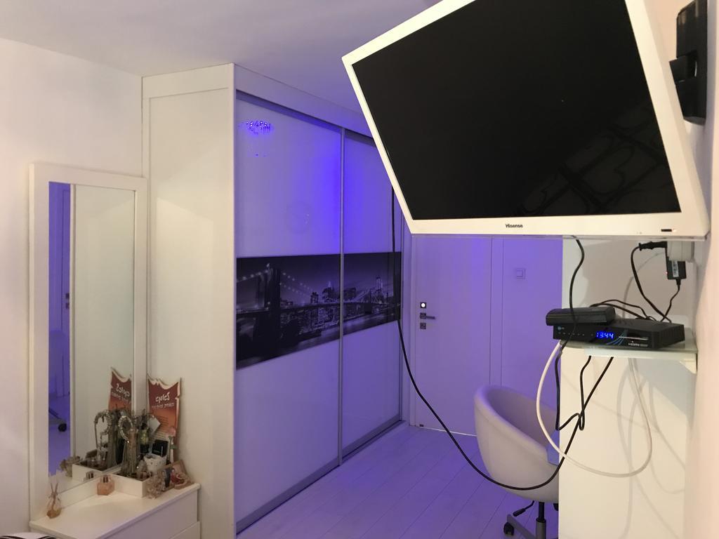 Charming Unit With Pool And Great Amenities Lägenhet Rishon LeZion Exteriör bild