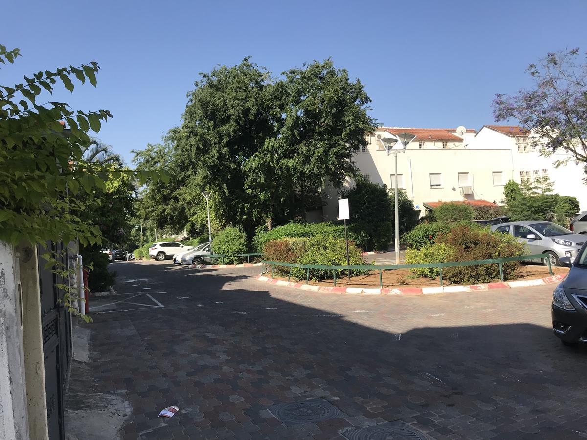 Charming Unit With Pool And Great Amenities Lägenhet Rishon LeZion Exteriör bild