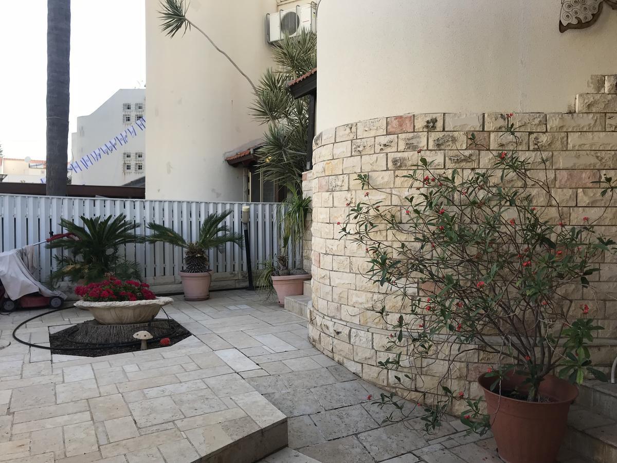 Charming Unit With Pool And Great Amenities Lägenhet Rishon LeZion Exteriör bild