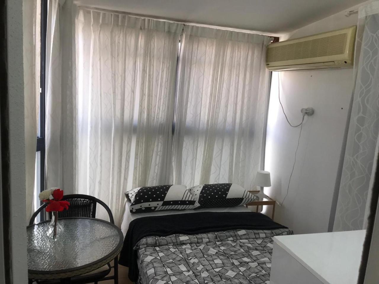 Charming Unit With Pool And Great Amenities Lägenhet Rishon LeZion Exteriör bild