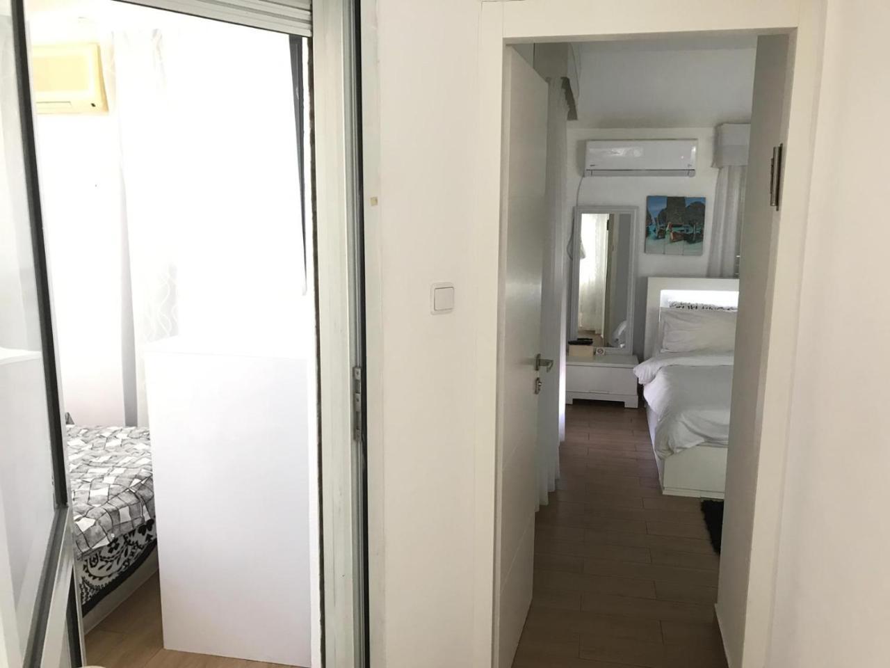 Charming Unit With Pool And Great Amenities Lägenhet Rishon LeZion Exteriör bild